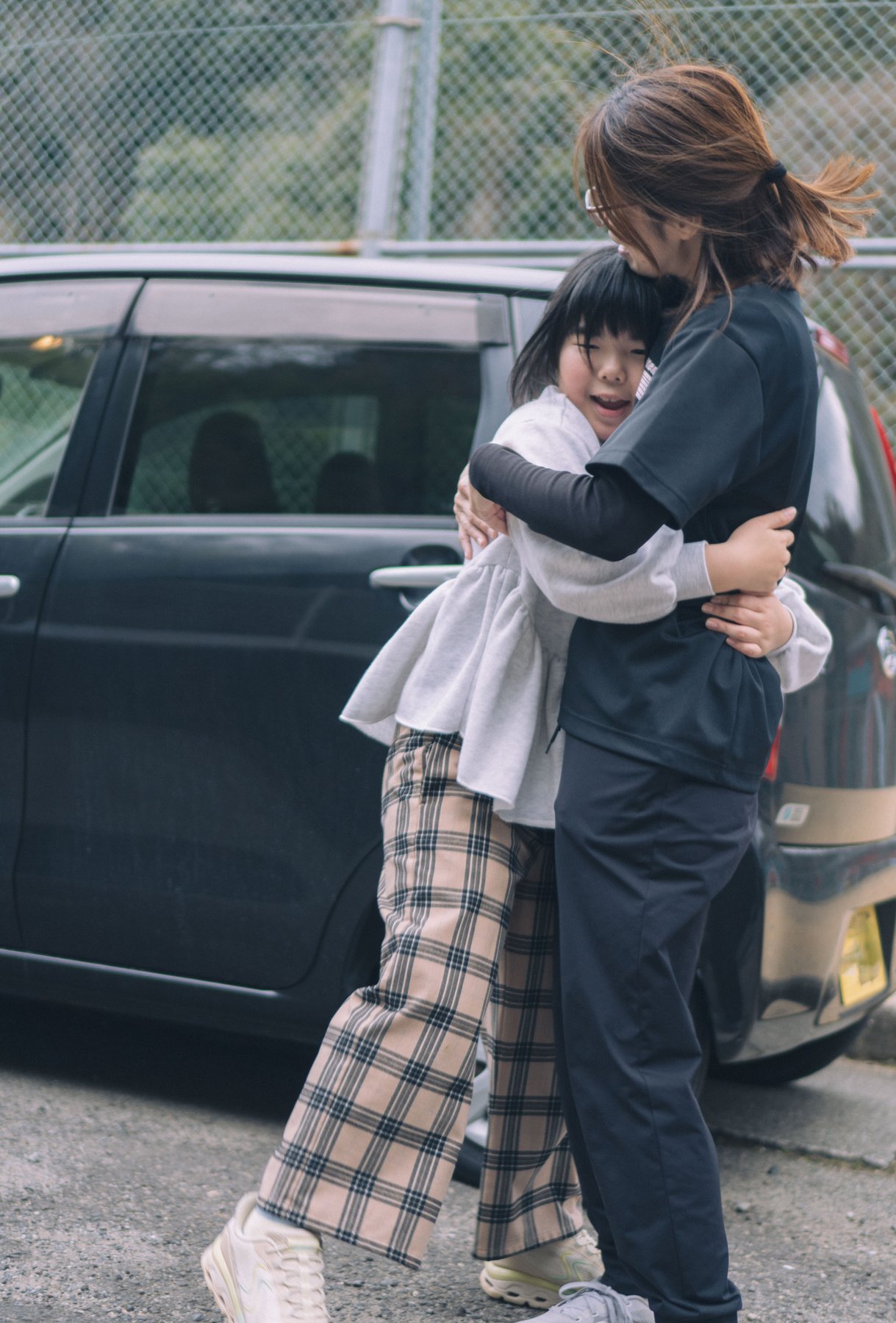 ふれあう親子の姿